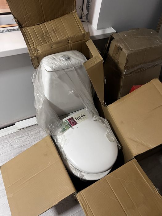 2 унитаза в хорошем состоянии