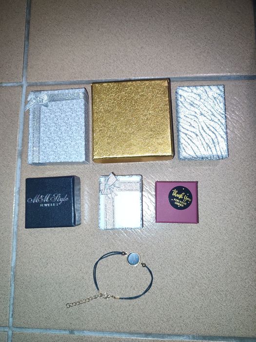 Кутии за бижута и подарък гривна