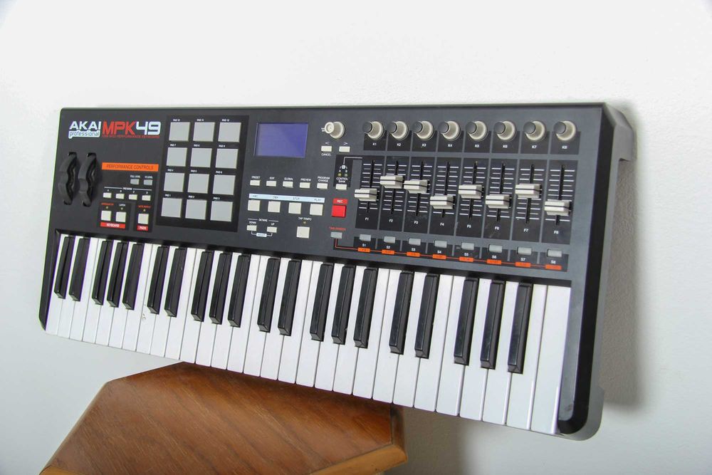 AKAI Professional MPK 49 - Claviatură MIDI Profesională