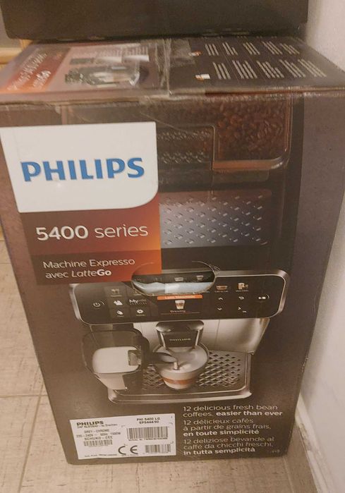 Sigilat Espressor automat Philips Seria 5400 EP544490  LatteGo