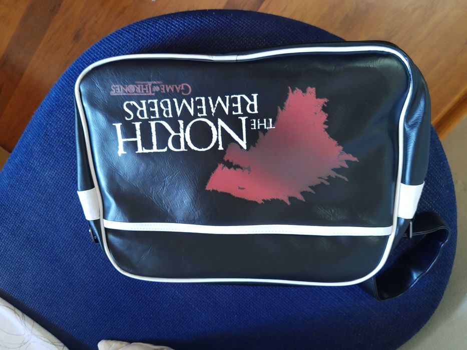 Черна чанта по Игра на Тронове