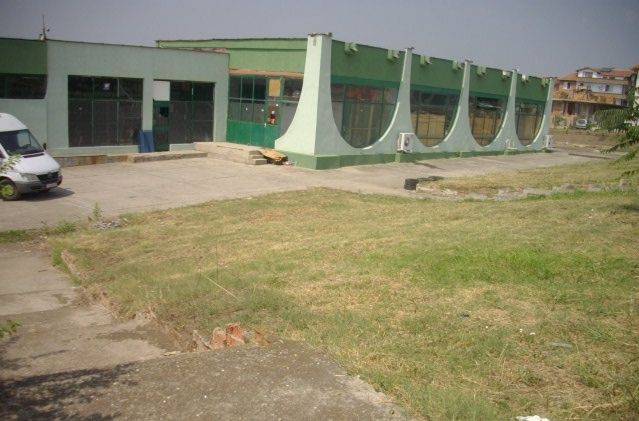 Дава се под наем Магазин в Ахелой - 600 кв.м за 2094.57 € - Снимка #1