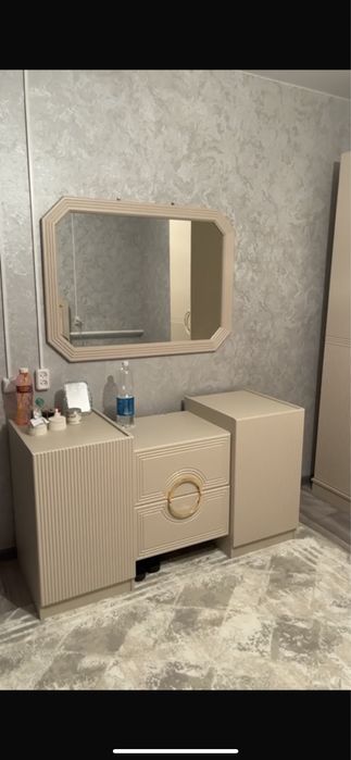 Продам комод + зеркало