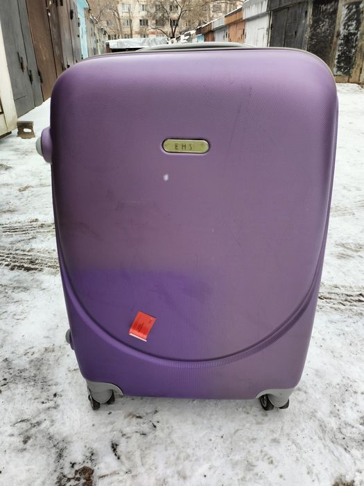 Чемодан дорожный