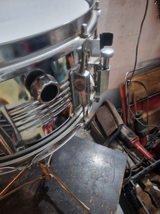 Продавам соло барабан