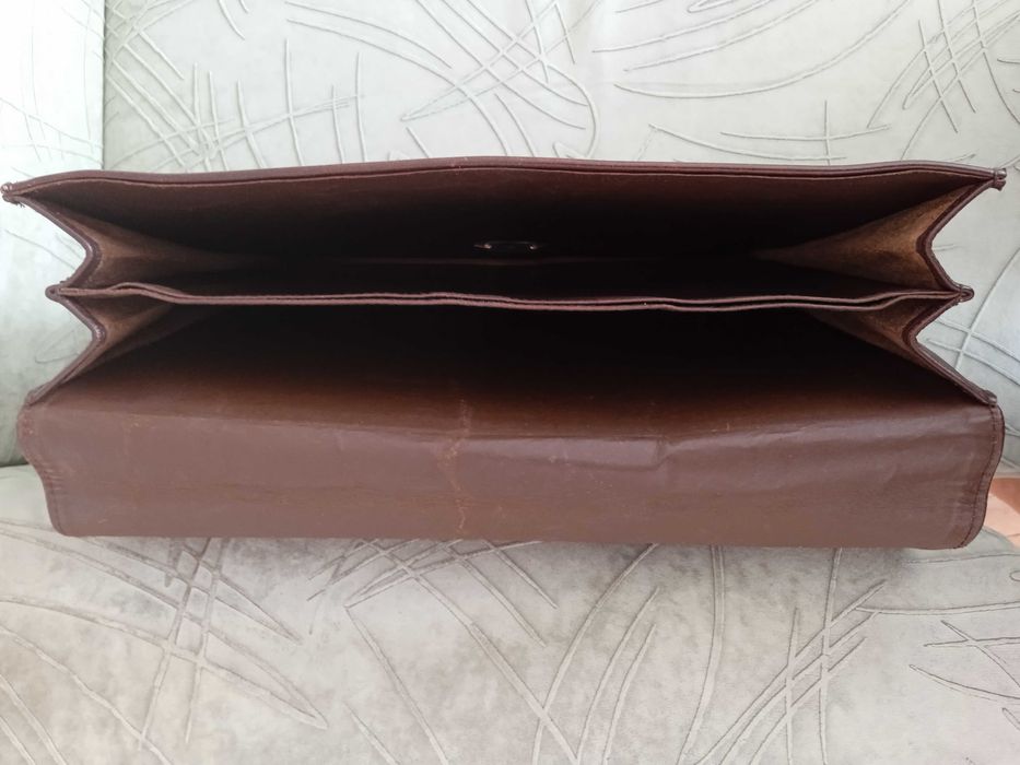 Бизнес чанта с презрамка.2 прегради.Мека приятна кожа.36/27см