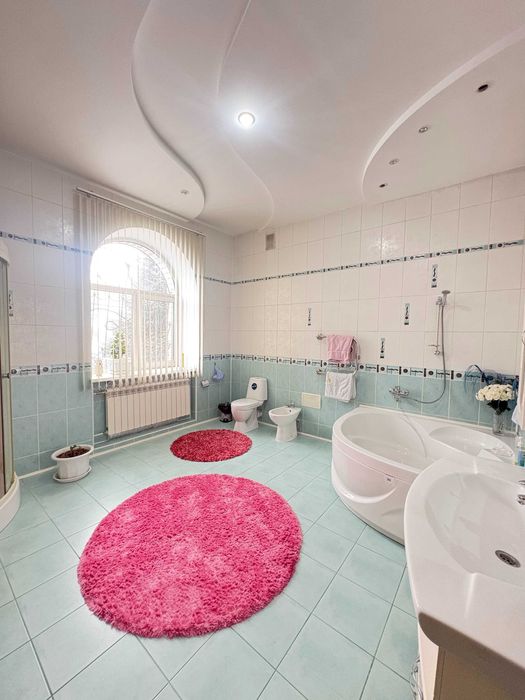 Продам коттедж в самом центре города!