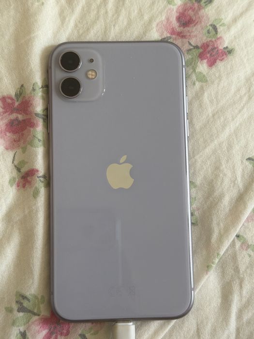 Продается Iphone 11 фиолетового цвета 128 гб с разными чехлами