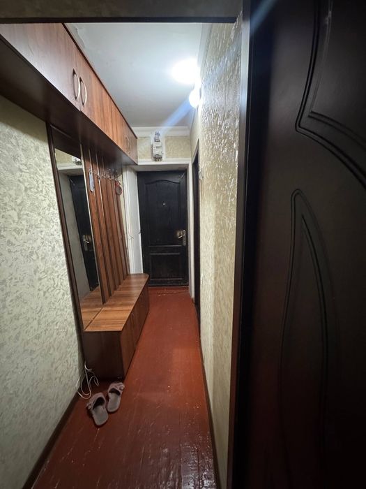 Продам чиланзар 6.  Двух комнатная.  Балкон 2*6