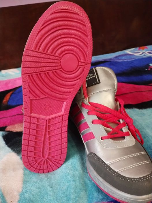 Дамски нови маратонки с етикет