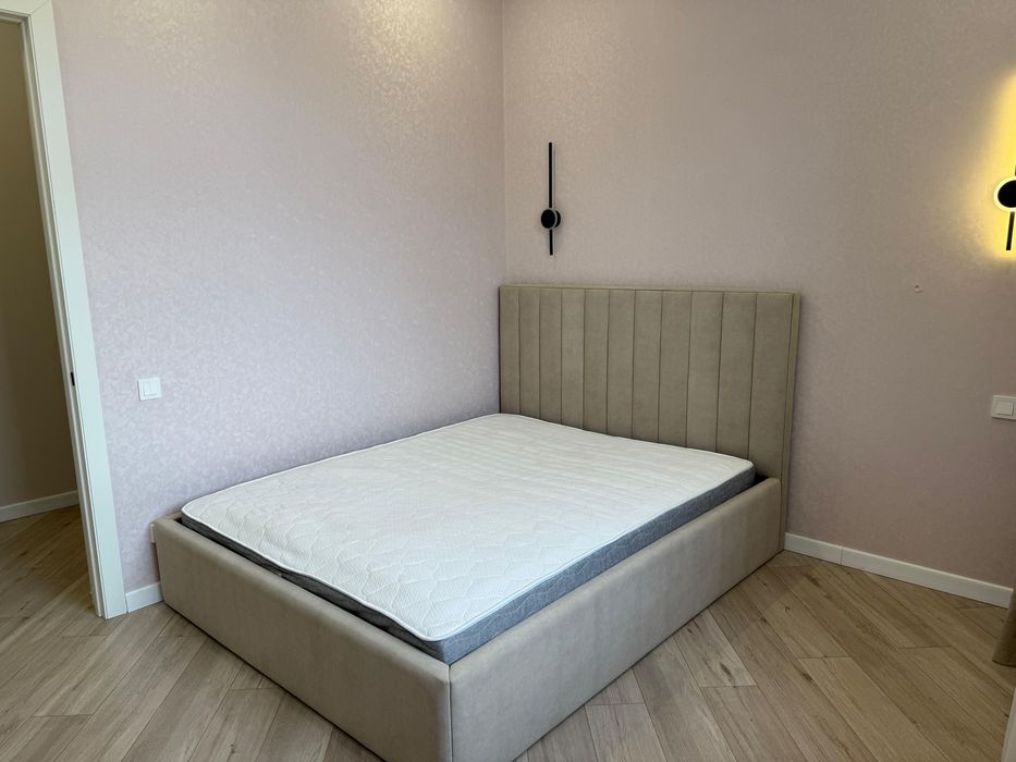 Продам кровать с матрасом