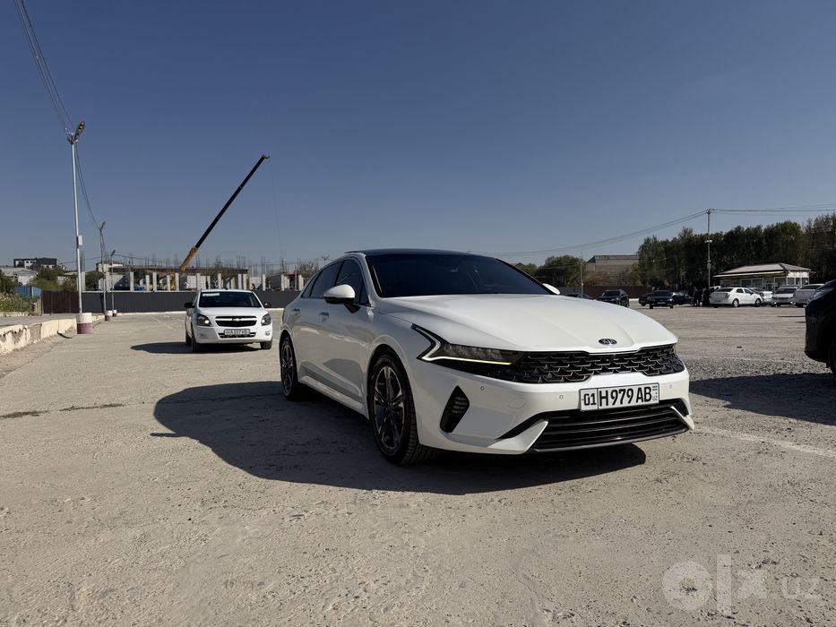 KIA  К 5  хорошее состояние небитый некрашеные родной пробег