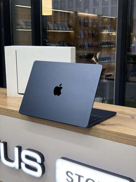 Macbook Air M2 8/256 gb | iStatus store