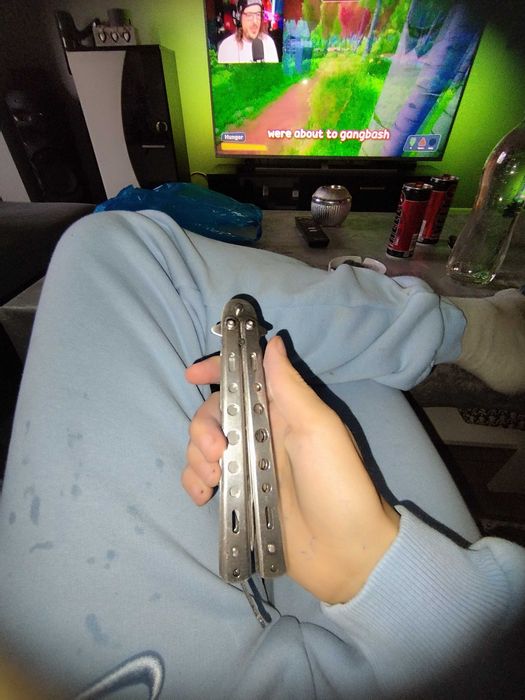 Продавам нож пеперудка