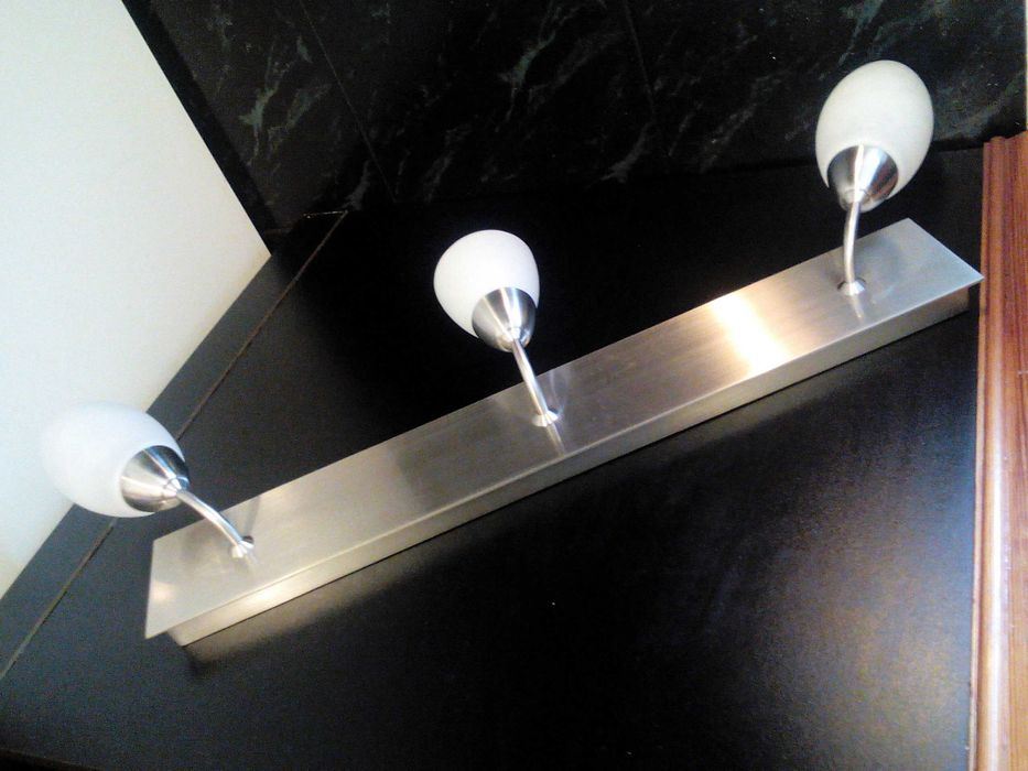 Philips Massive аплик лампа за стена на баня IP21