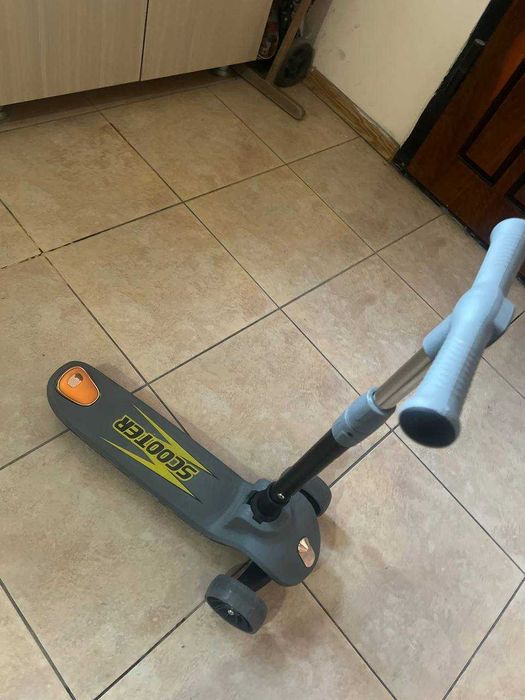 Детский самокат с регулируемой высотой руля