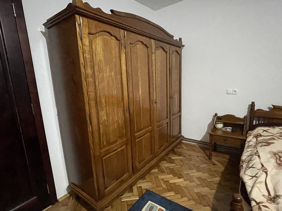 Set dormitor din lemn masiv