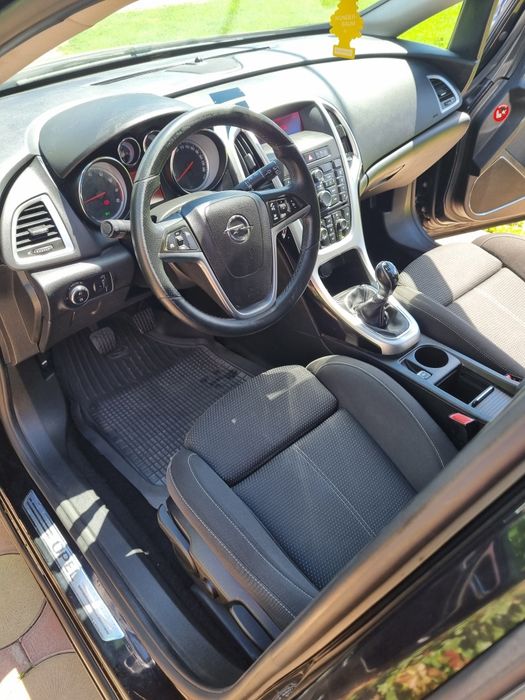 Opel Astra J , An 2010
