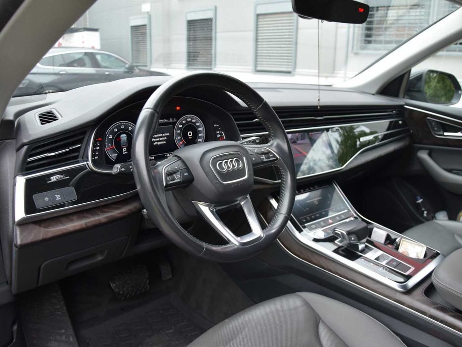 Продавам AUDI Q8 55TFSI MHEV
