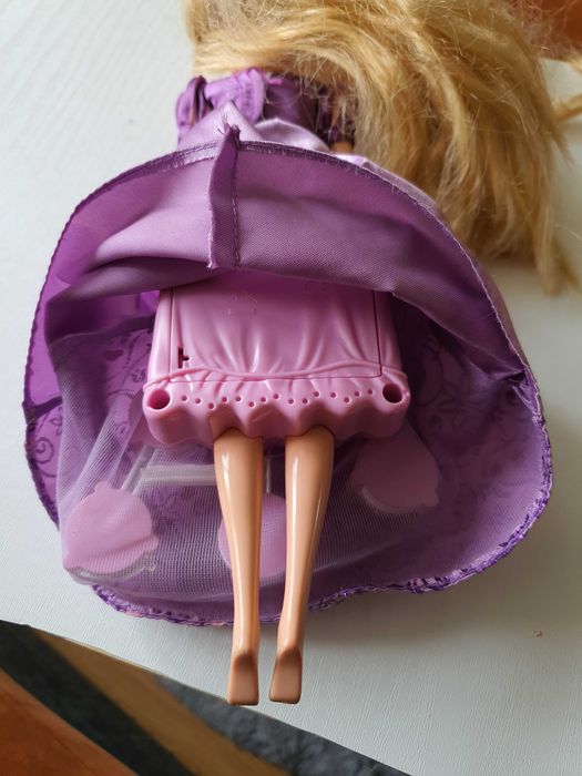 Papusa barbie Rapunzel Mattel Disney Tangled Sing care lumineaza