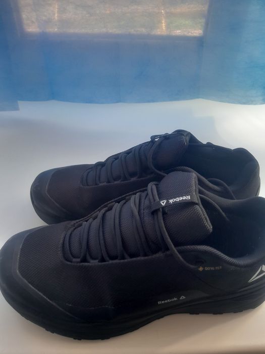 Продам мужские кроссовки