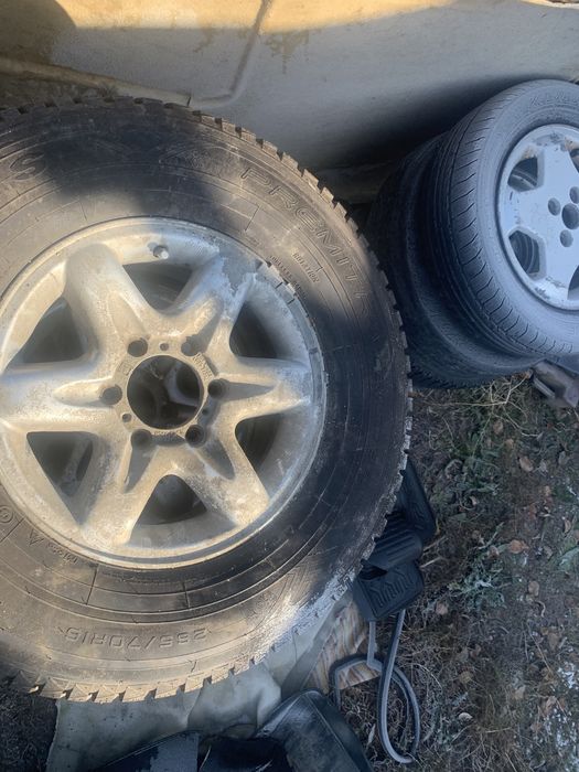 Продам коплект зимней резины с дисками