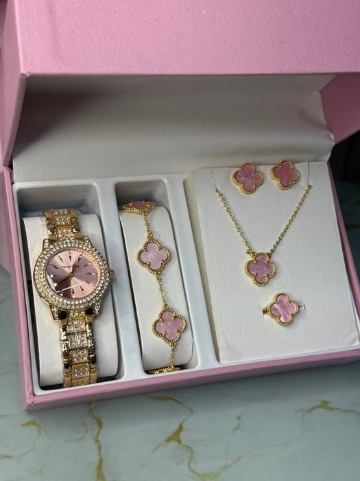 Pandora набор часы