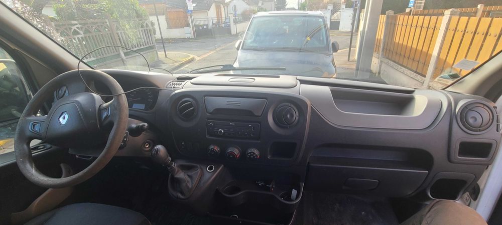 RENAULT Master 3 2.3 L2H2 varianta lunga si inalta