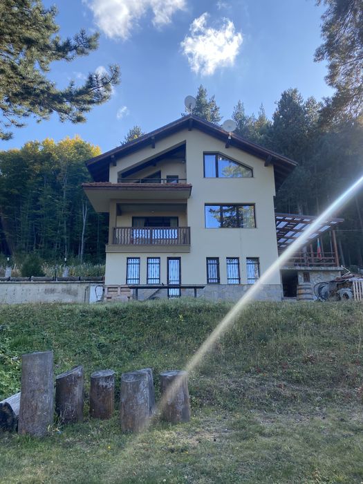 Продавам вила  в село Яврово