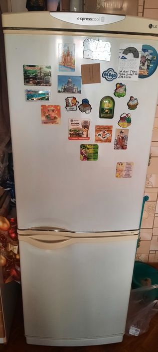 Нерабочий Холодильник LG.