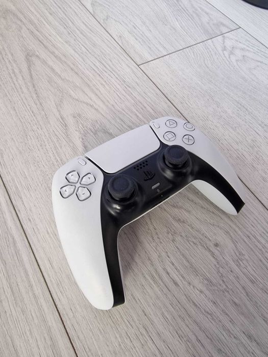PS5 Disc Edition 825GB + 3 джойстика