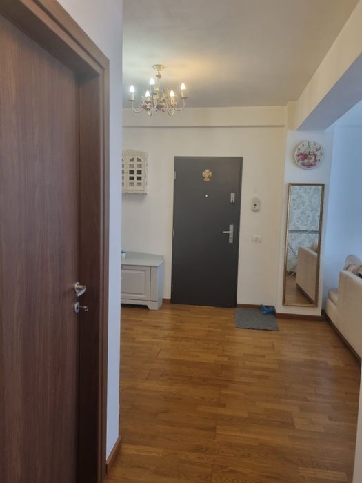 Închiriez apartament
