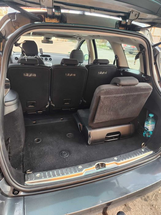 Пежо 308 SW 1.6 бензин много запазено отвън и отвътре