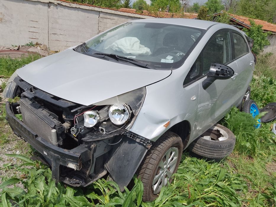 Продавам на части Киа Рио 1.2 2014г