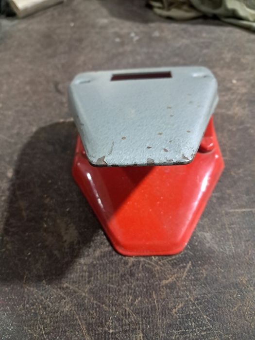 Продам дырокол .