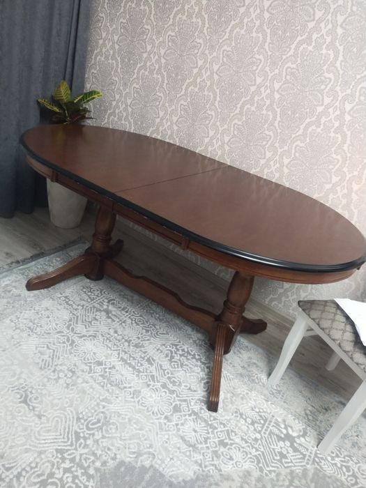 Продам стол дубовый