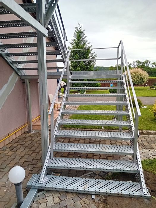 Scara metalica zincata întoarsă  noi