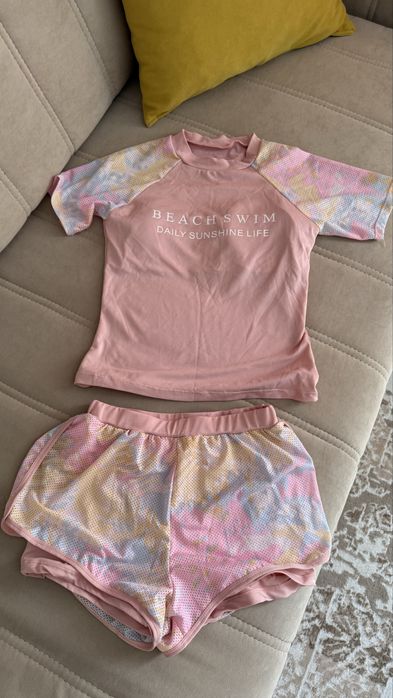 Продам 2 б/у купальника