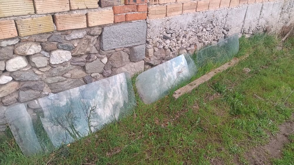 Предно и две задни стъкла за Москвич 407
