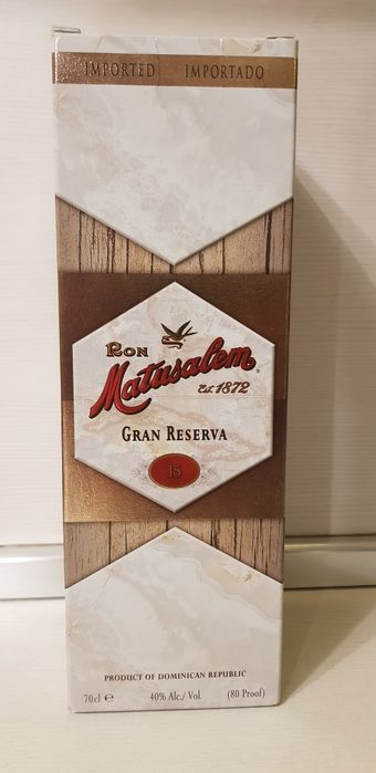 Кутия и празно шише от алкохолна напитка