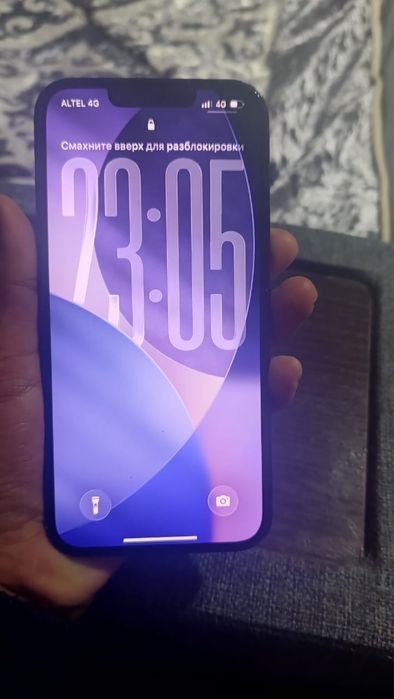 Продам айфон 13