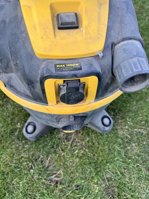 Vand aspirator Stanley de 1600w.