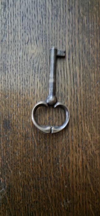 Старинен шкаф ,масив