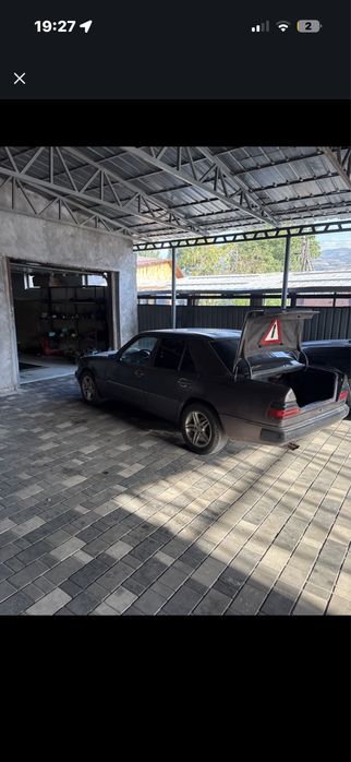 Продам машину мерс 124