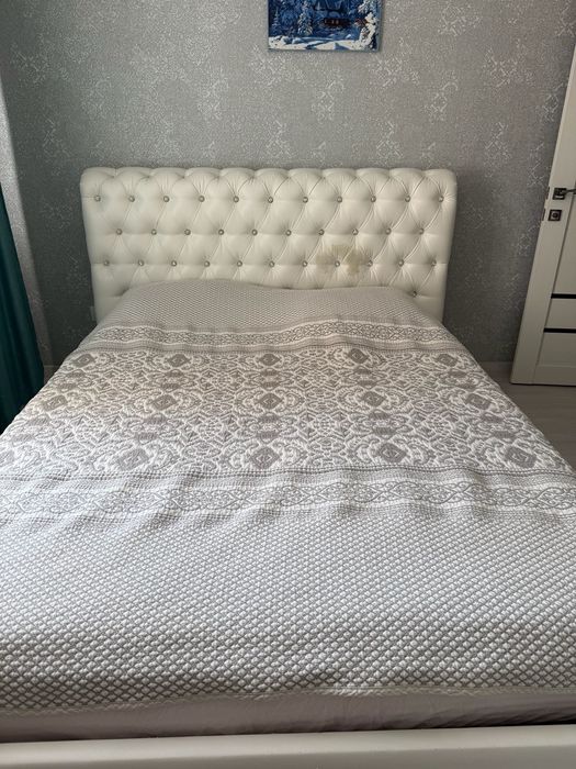 Продам двуспальную кровать