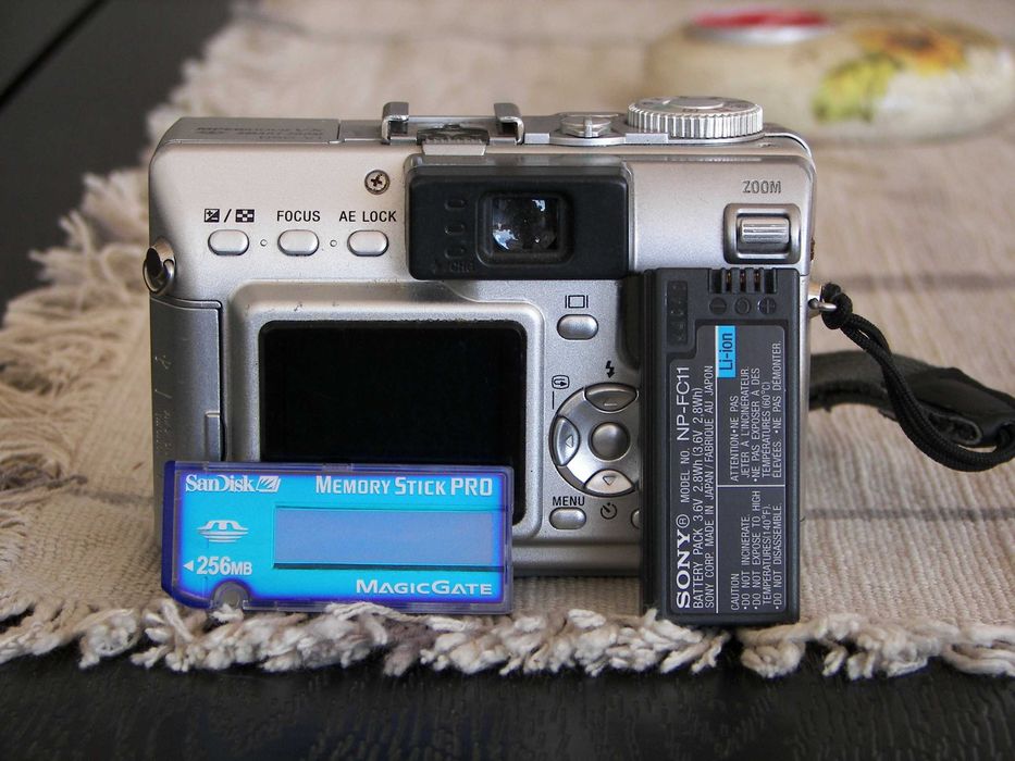 Sony DSC-V1 aparat foto digital