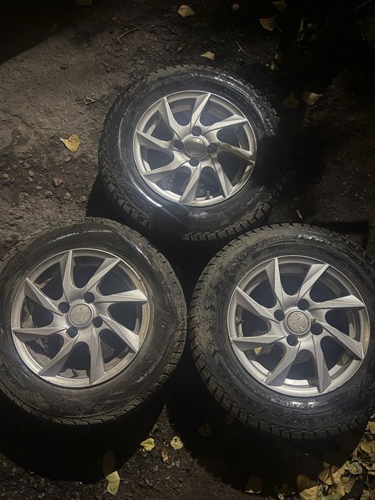 Продам диски с зимне шинами 4 штуки