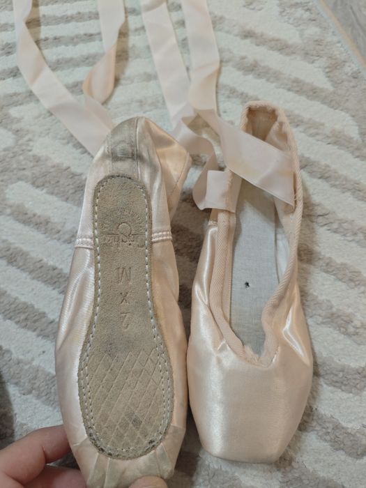 Продам Пуанты в отличном состоянии