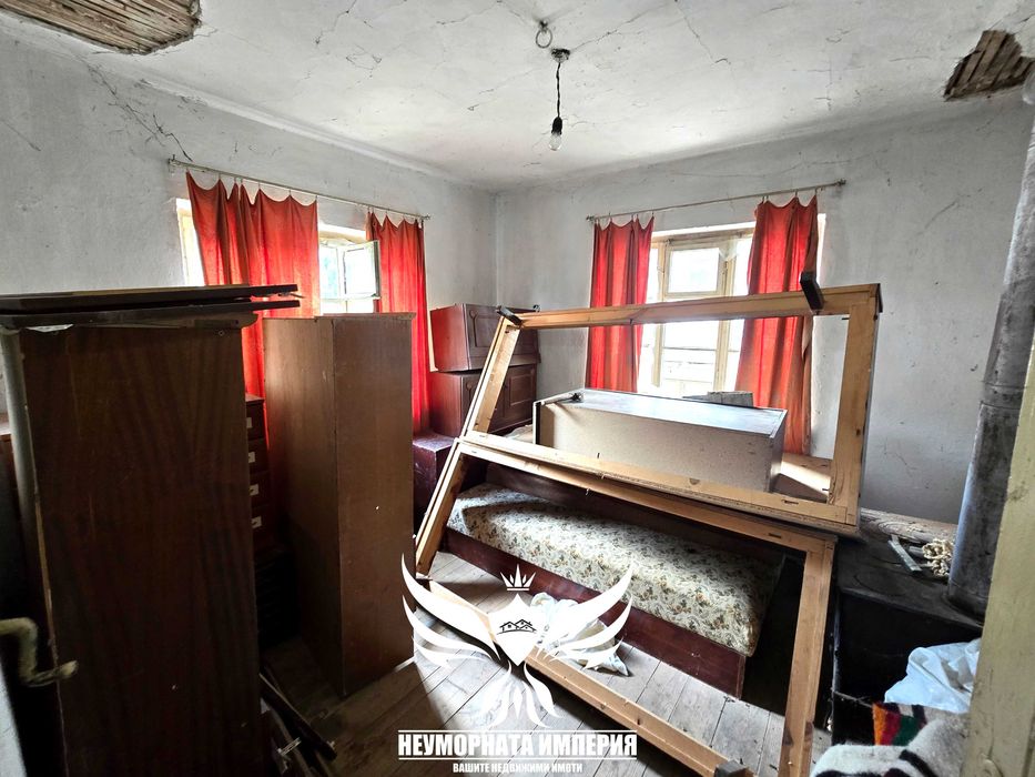 Двуетажна вила/къща 208РЗП с 900кв.м. двор село Баните обл.Смолян