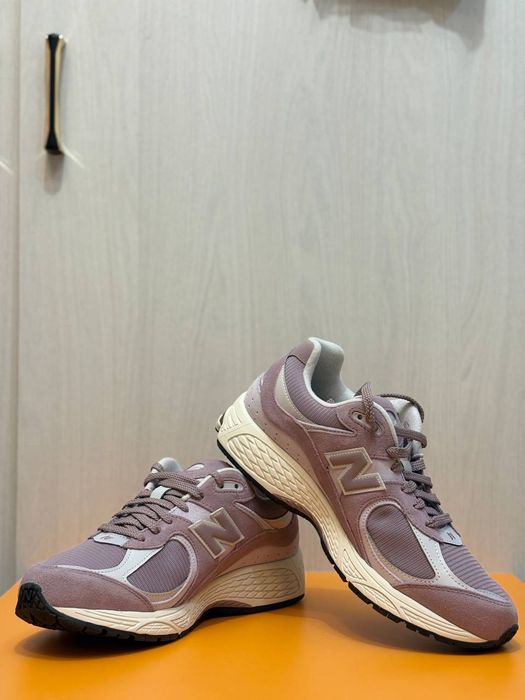 New Balance 2002r